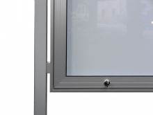 Příslušenství k vitrínám BULK Noha hranatá, délka 200 cm 60x40mm (cena za 2 ks) + patky k podlaze, barevné RAL (6)